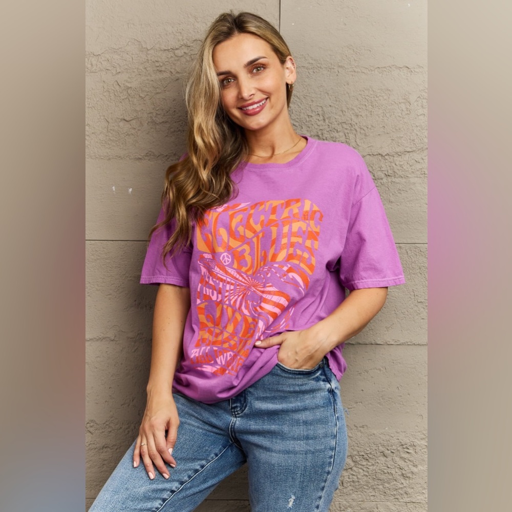 🌟NEW, CHIC**- Sweet Claire "Electric Blues" Graphic T-Shirt OFFERS WELCOME